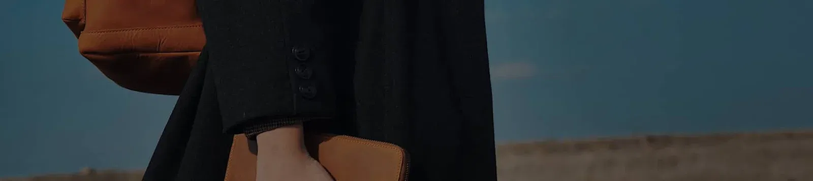 Stylish leather wallet for men and women